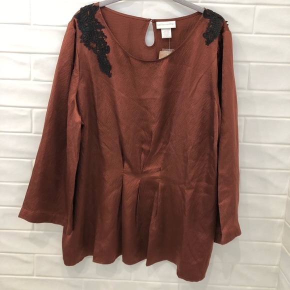 SOFT surroundings lace appliqué top - Picture 2 of 6